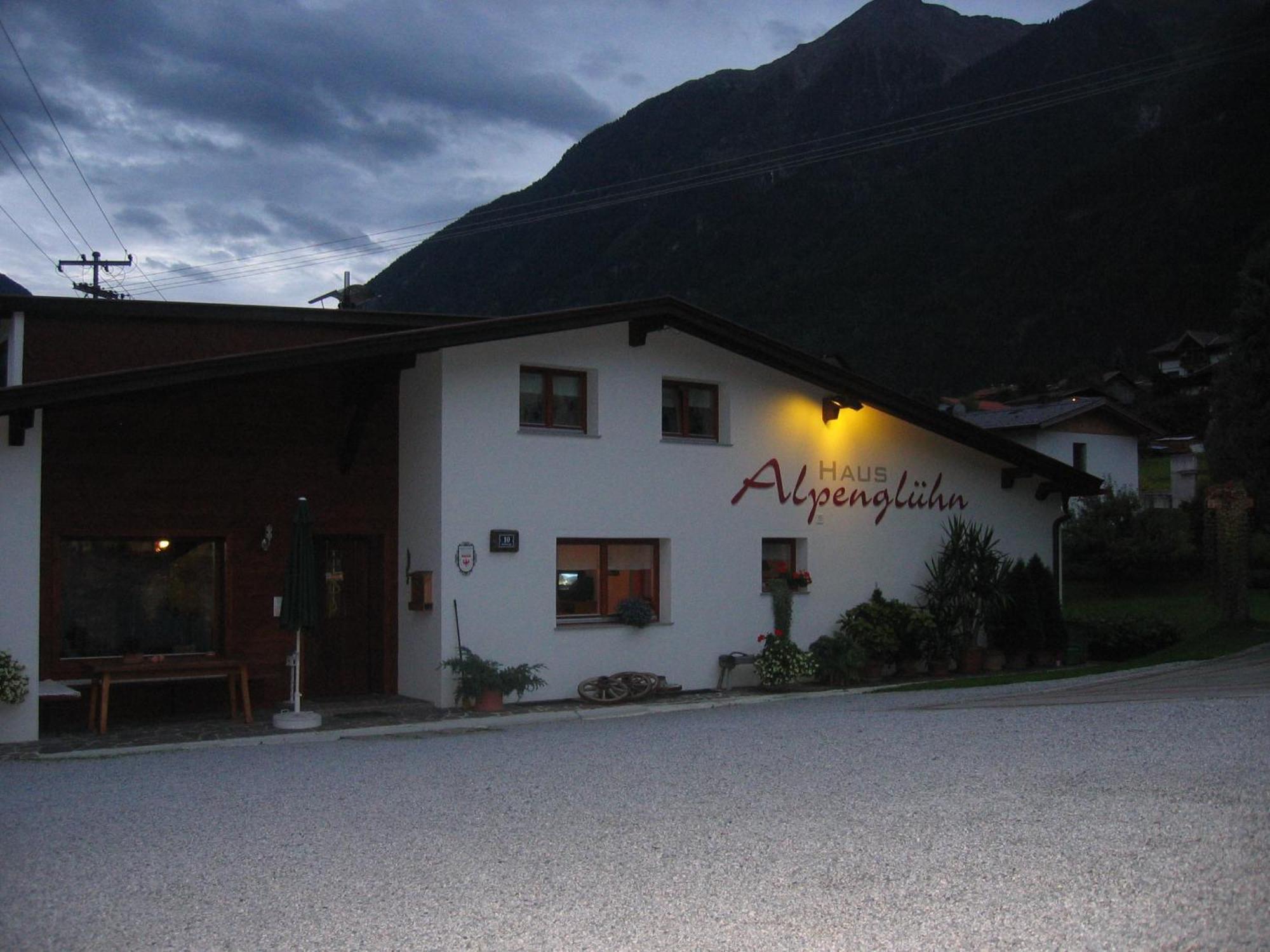 Haus Alpengluehn Hotel Sautens Exterior photo